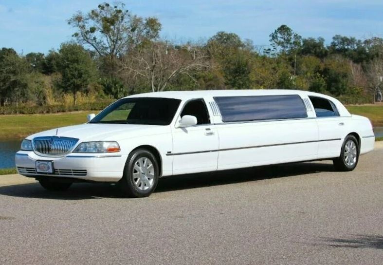 Lincoln Town Car limousine comparable aux véhicules utilisés par Michael Jackson