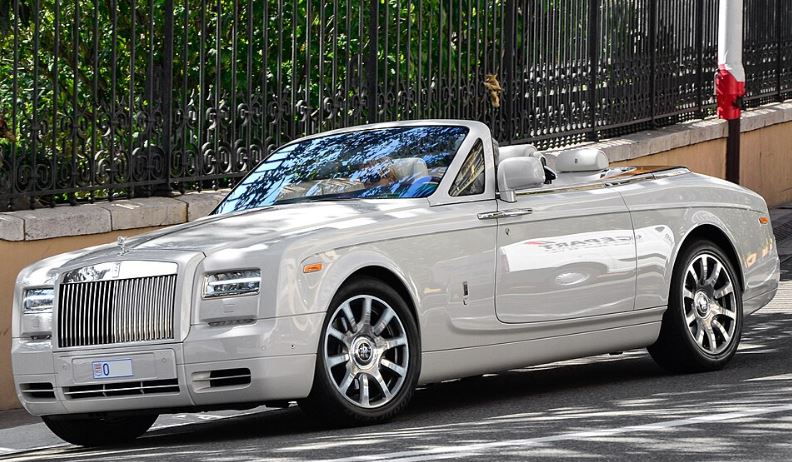 Rolls-Royce Phantom Drophead Coupé faisant partie des voitures de luxe associées à Snoop Dogg