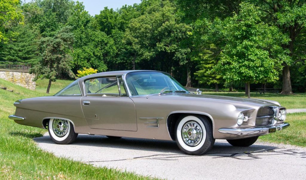 Chrysler Dual-Ghia de luxe des années 1950 associée à Frank Sinatra