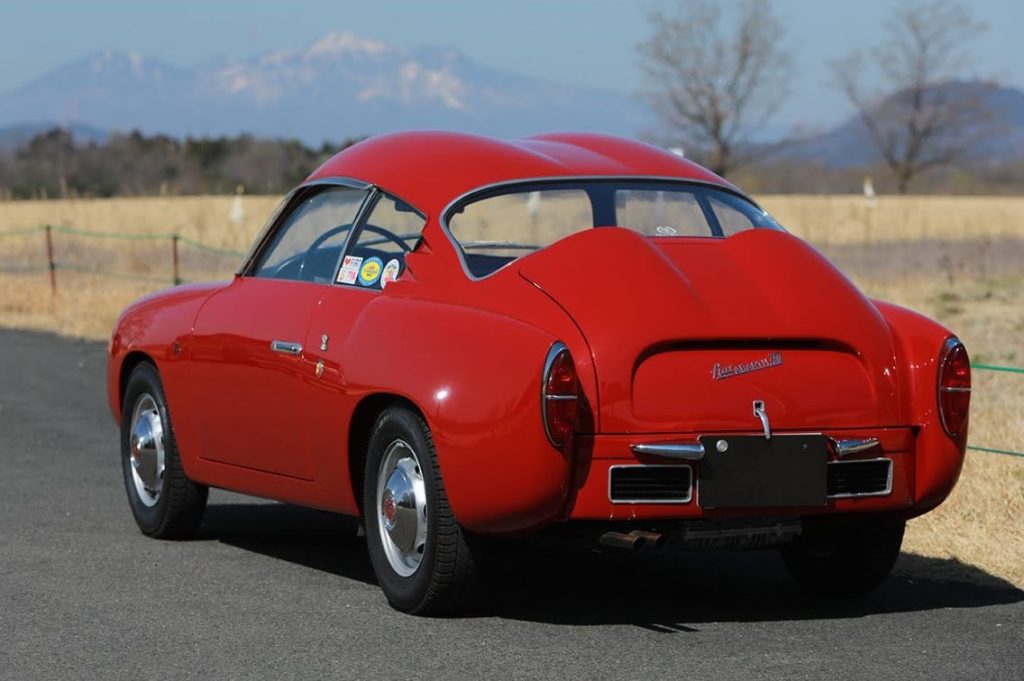 Abarth 750 GT Zagato Double Bulle vue arrière révélant le célèbre toit à double bossage