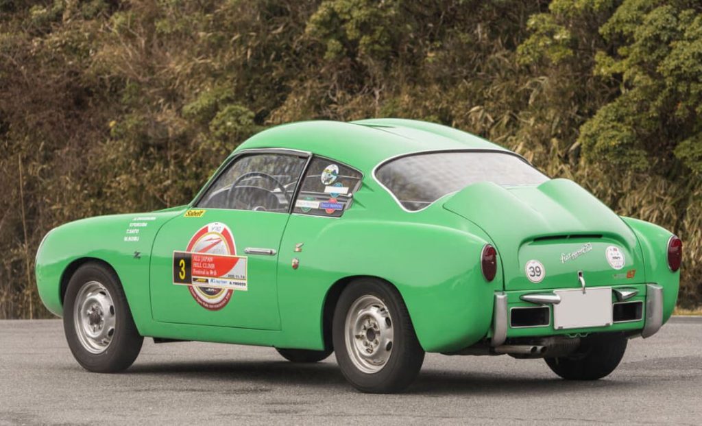 Abarth 750 GT Zagato Double Bulle engagée dans une épreuve historique de régularité
