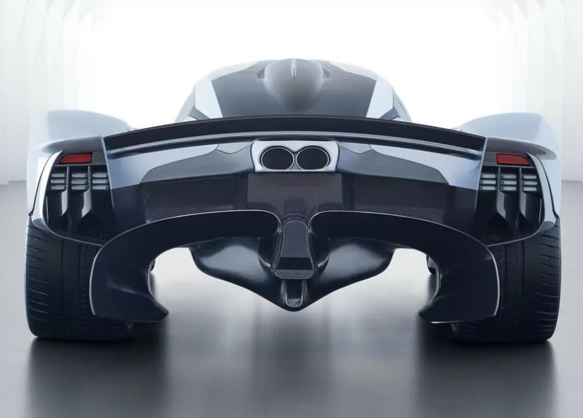 Arrière de l'Aston Martin Valkyrie montrant son aérodynamique et son immense diffuseur