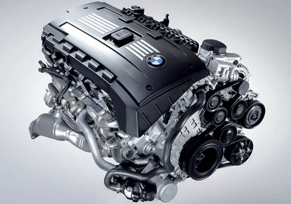 Moteur BMW N54 biturbo équipé de deux turbocompresseurs