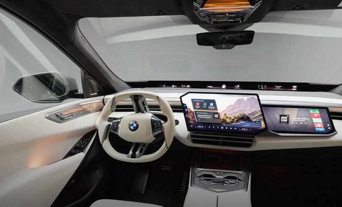 Habitacle du BMW X5 2027 avec double écran panoramique et nouvelle planche de bord