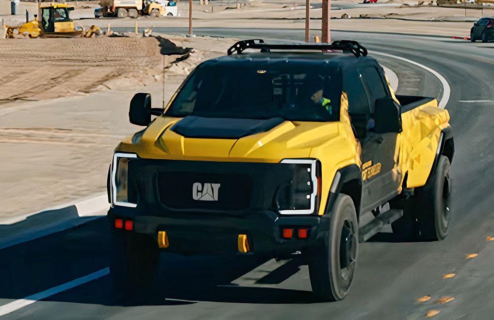 Caterpillar pick-up en circulation lors d'une démonstration sur un site de chantier