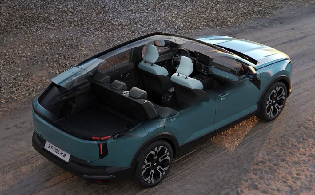 Aménagement intérieur du Dacia Striker avec son grand coffre et sa modularité familiale