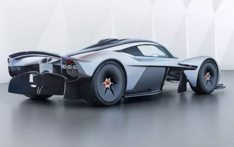 Diffuseur aérodynamique géant de l'Aston Martin Valkyrie avec ses tunnels Venturi