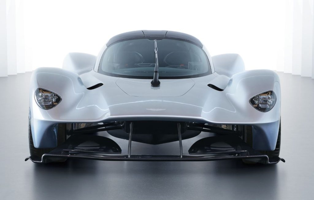 Effet de sol sur l'Aston Martin Valkyrie avec tunnels Venturi et aérodynamique active