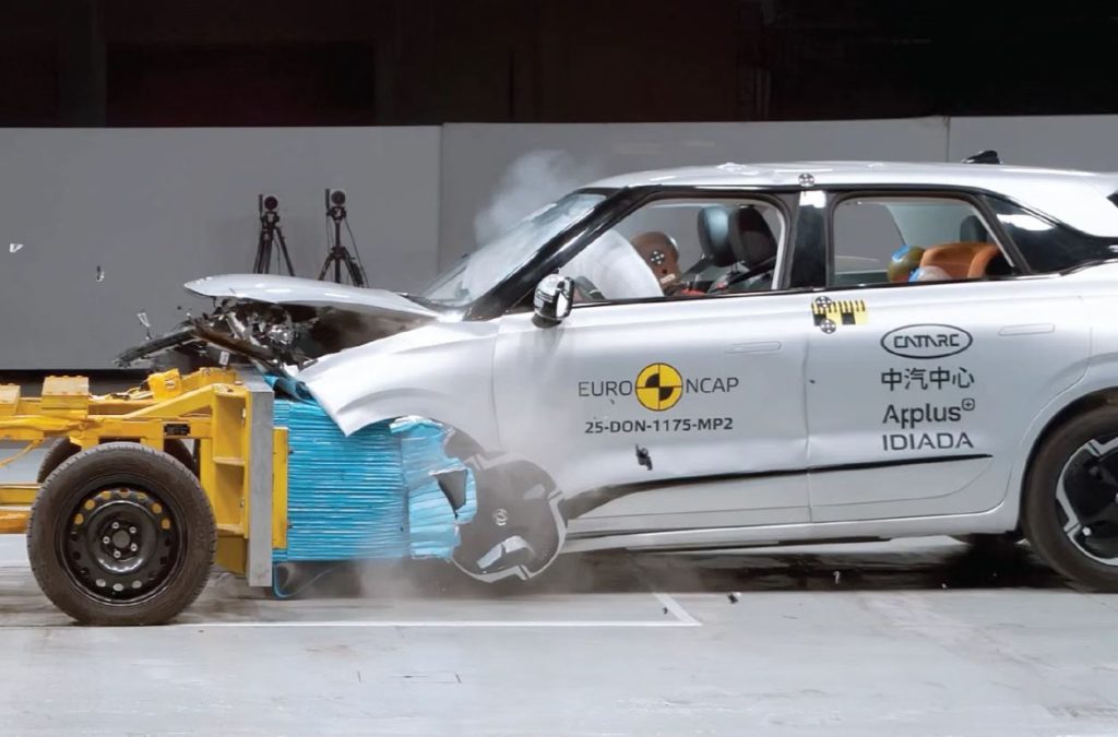 Crash-test Euro NCAP illustrant le renforcement de la sécurité des voitures modernes