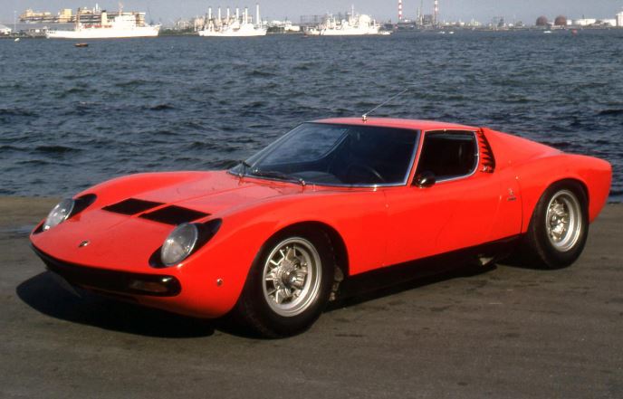 Lamborghini Miura de 1966 dont le V12 transversal a bouleversé Ferrari
