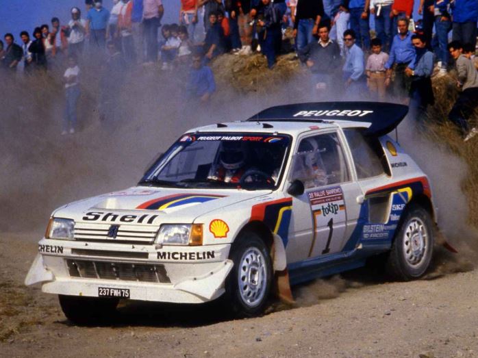 Peugeot 205 T16 en pleine spéciale du Groupe B avant son arrêt au sommet de sa gloire