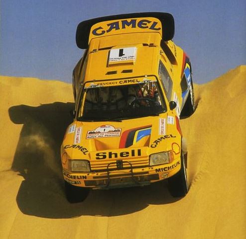 Peugeot 205 Turbo 16 Grand Raid lors du Paris-Dakar dans les dunes