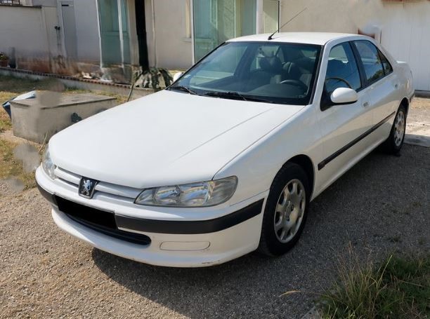 Peugeot 406 de série avant sa transformation dans le film Taxi