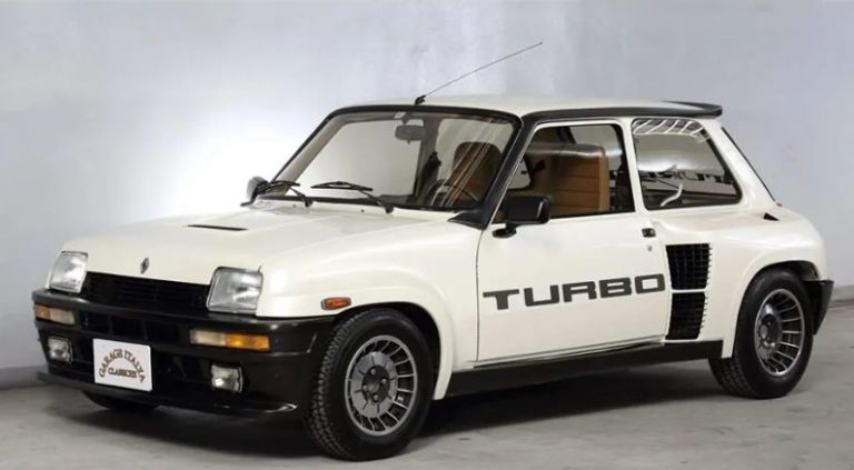 Renault 5 Turbo avec son moteur installé derrière les sièges