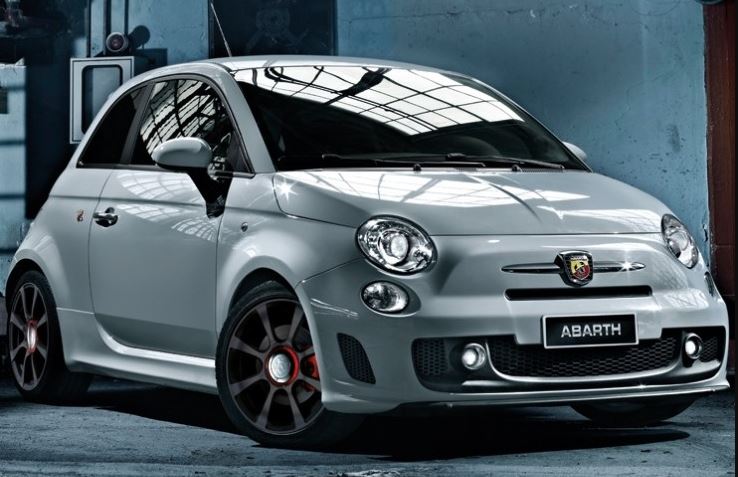 Fiat 500 Abarth illustrant le renouveau sportif de la marque italienne