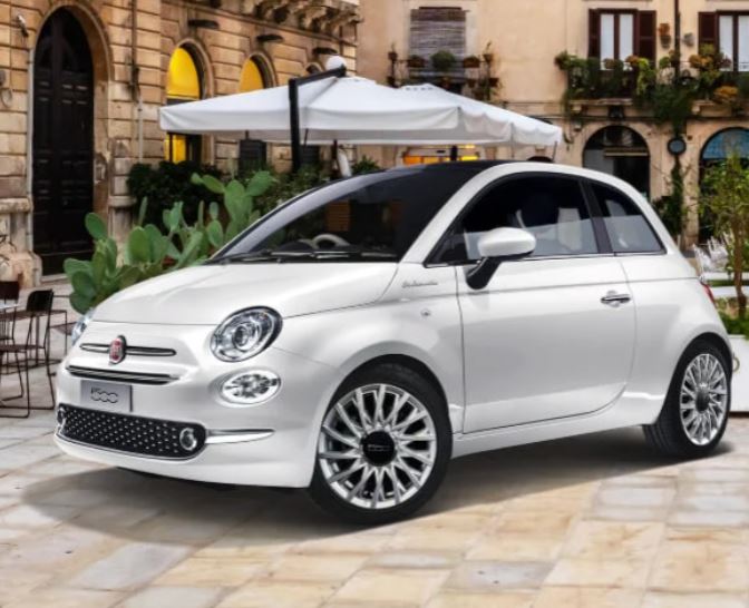 Fiat 500 moderne, modèle emblématique de l'évolution de la réputation de Fiat