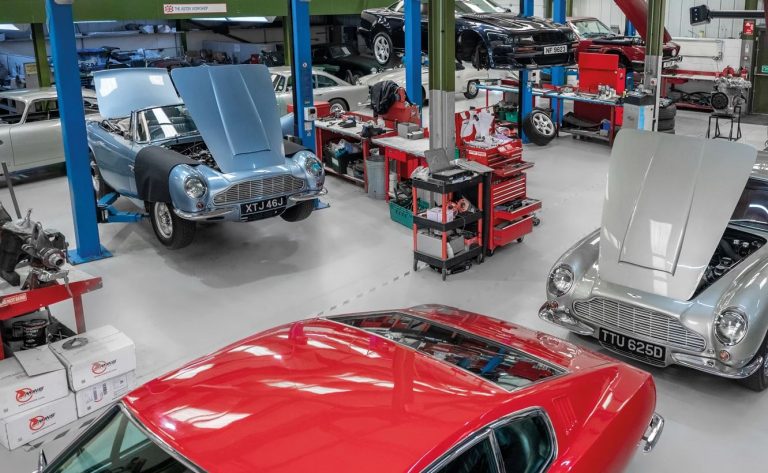 Atelier spécialisé dans la restauration et l'entretien de voitures anglaises de collection