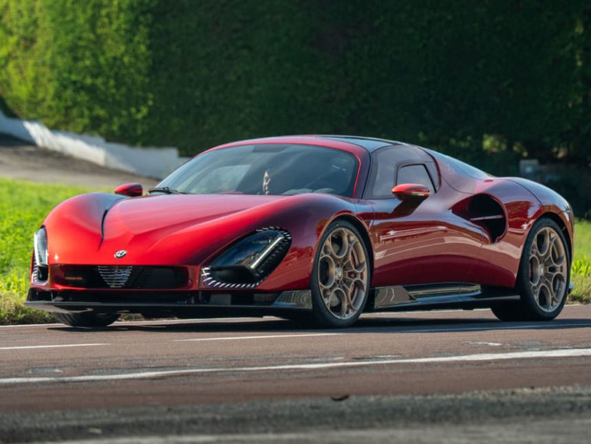 Alfa Romeo 33 Stradale moderne illustrant le renouveau du savoir-faire italien
