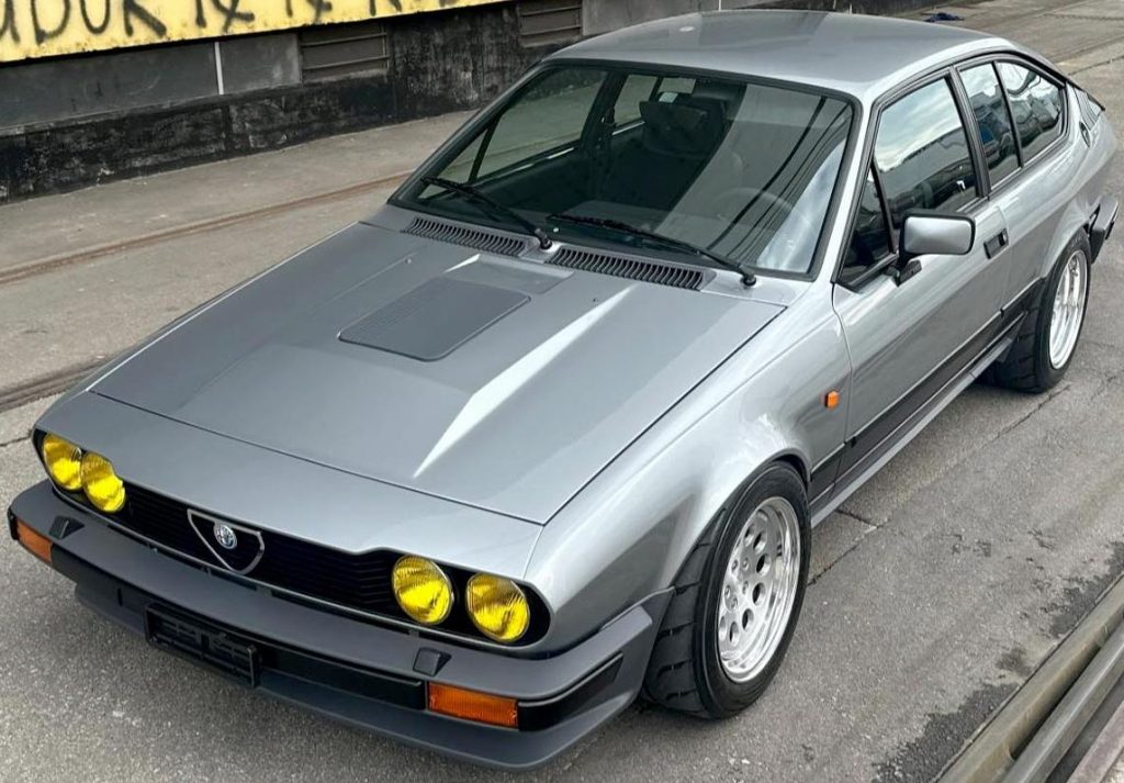 Alfa Romeo GTV6, coupé sportif ayant contribué à la réputation des voitures italiennes