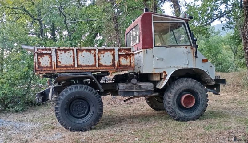 Unimog 411 de 1973 retrouvé après plusieurs années d'abandon avant restauration