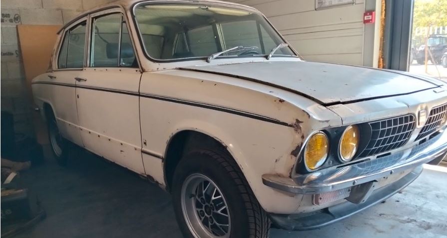 Triumph Dolomite Sprint de 1975 en attente d'une restauration après une longue immobilisation