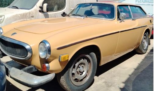 Volvo P1800 ES de 1973 immobilisée depuis plusieurs années avant sa redécouverte