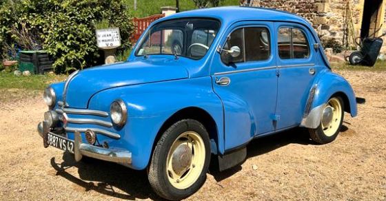 Renault 4CV de 1955 retrouvée dans une sortie de grange en bel état d'origine