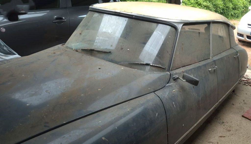 Citroën ID19 de 1968 retrouvée après plusieurs années d'immobilisation