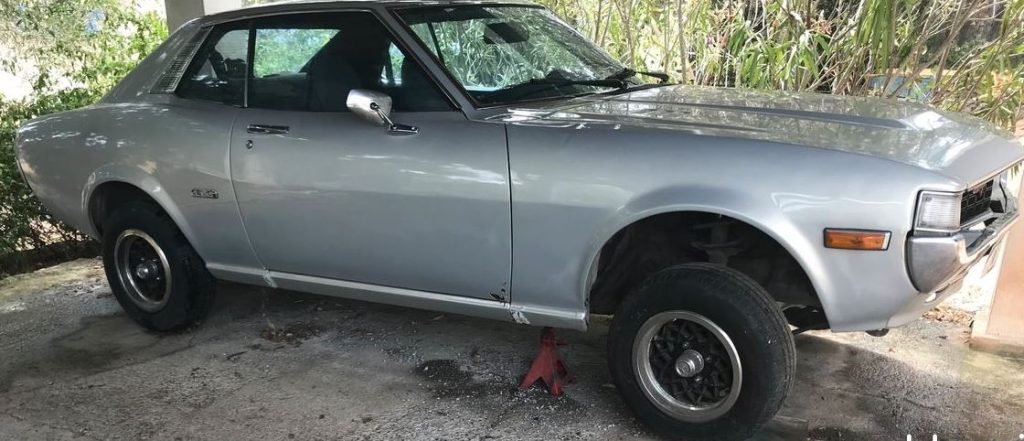 Toyota Celica TA23 de 1977 retrouvée avant une future restauration