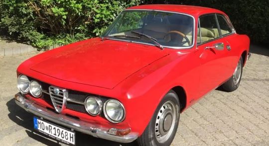 Alfa Romeo GTV 1750 de 1968 retrouvée dans un bel état de conservation