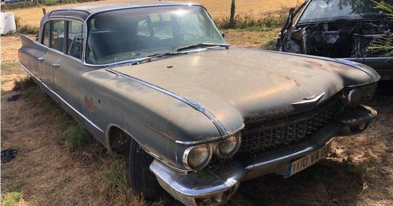 Cadillac Fleetwood 1960 retrouvée lors d'une sortie de grange avant sa restauration