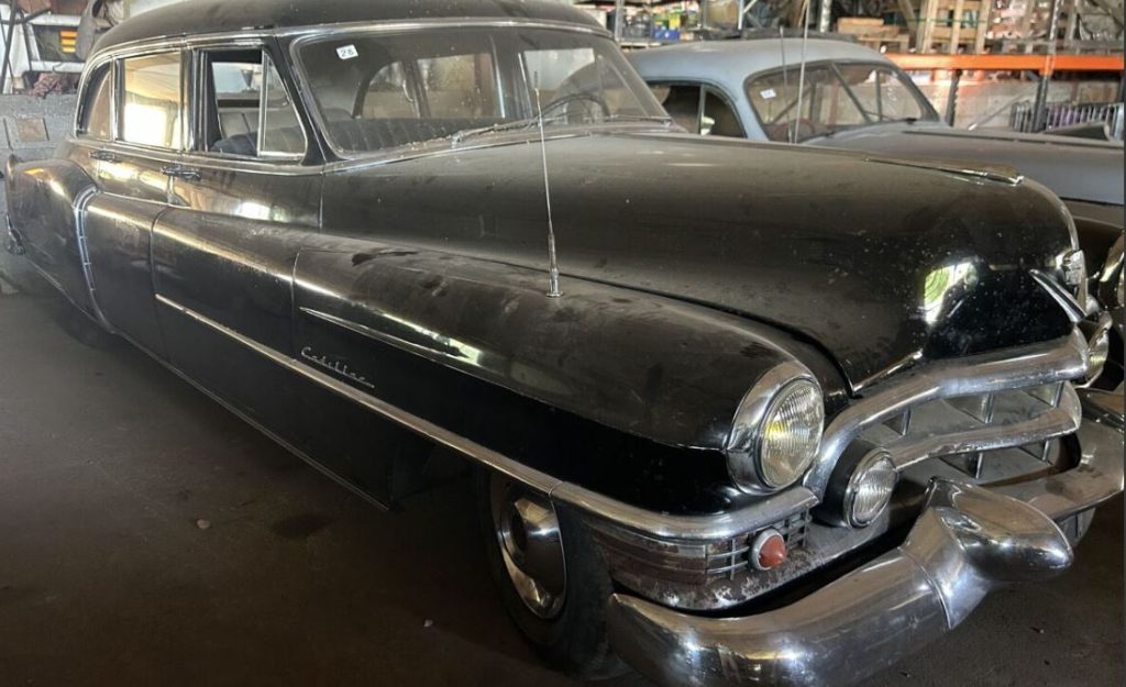 Cadillac Fleetwood Series 75 de 1950 retrouvée dans un vaste entrepôt lors d'une sortie de grange