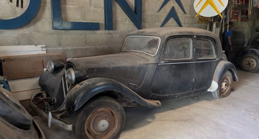 Citroën Traction 11 BL de 1948 oubliée dans un garage avant sa redécouverte