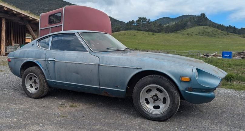Datsun 260Z de 1974 retrouvée lors d'une sortie de grange après plusieurs années d'immobilisation