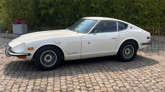 Datsun 240Z de 1973 en attente de restauration après plusieurs années d'immobilisation