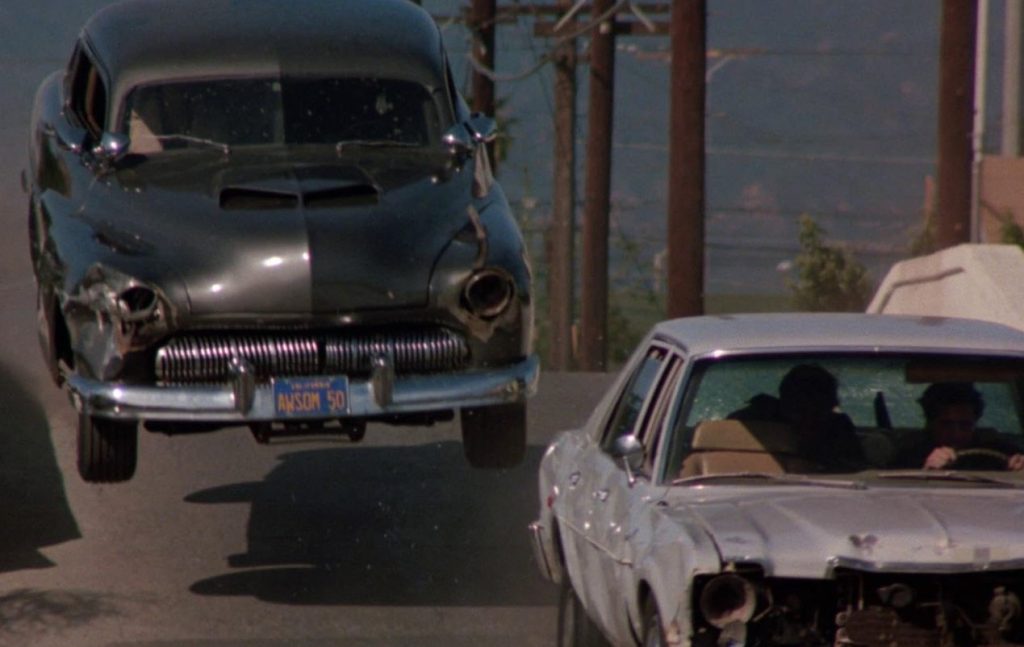 La Mercury des voitures de Cobra en pleine cascade lors d'une poursuite du film