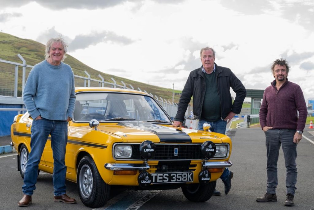 Jeremy Clarkson, James May et Richard Hammond avec une Ford Escort classique dans The Grand Tour