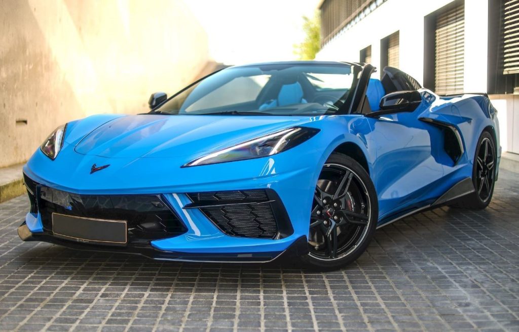 Chevrolet Corvette C8 Cabriolet illustrant la passion de Sylvester Stallone pour les sportives américaines