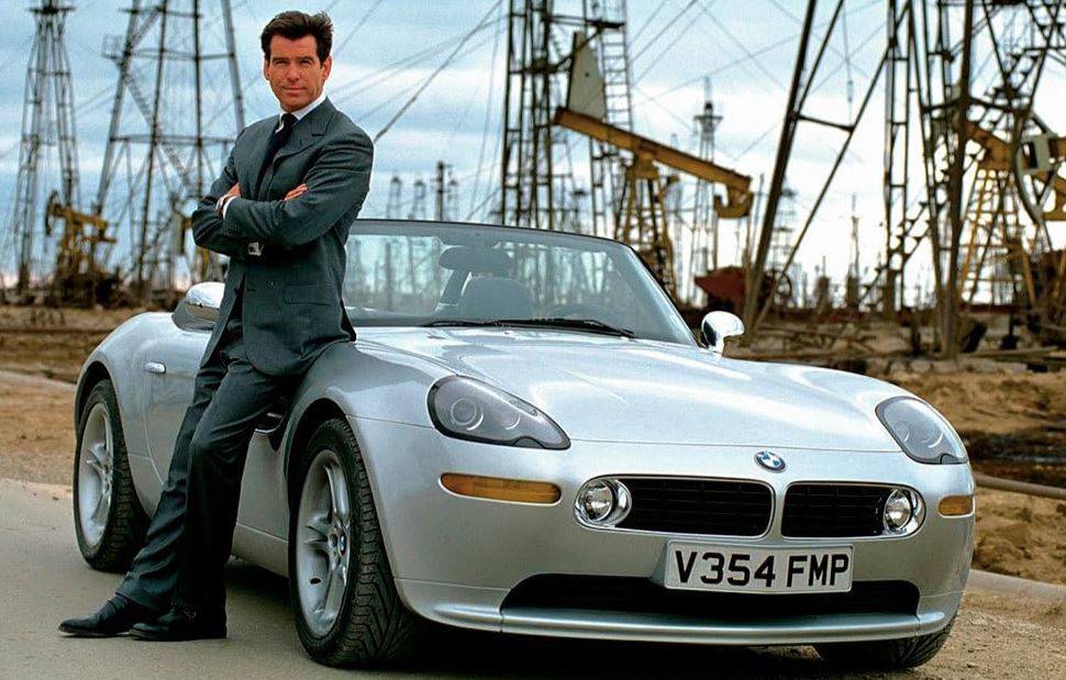 James Bond aux côtés de la BMW Z8, l'une des rares alternatives à Aston Martin
