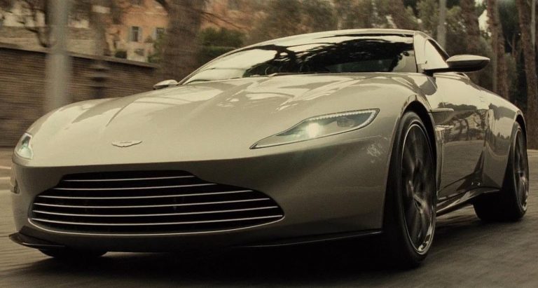 Aston Martin DB10 de James Bond lancée dans les rues de Rome dans Spectre