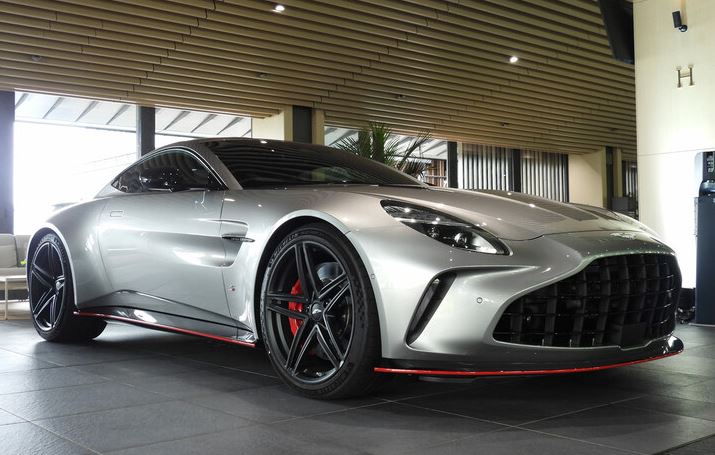 Aston Martin Vantage S 2026 vue avant présentant les évolutions de la version S