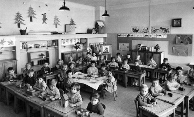 Ancienne salle de classe de maternelle illustrant les souvenirs d'enfance qui restent gravés dans la mémoire.