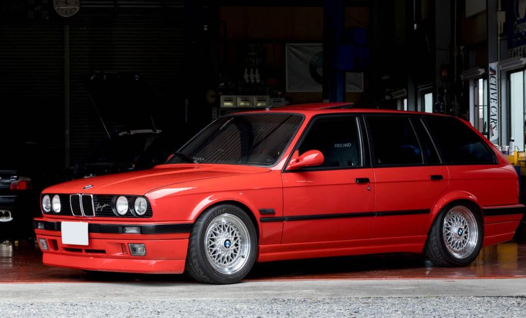 BMW Série 3 E30 Touring en version 323i