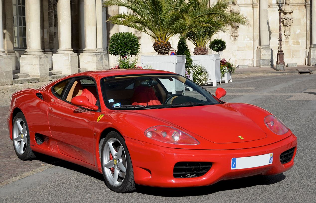 Ferrari 360 Modena rouge de 1999, première Ferrari V8 à châssis en aluminium