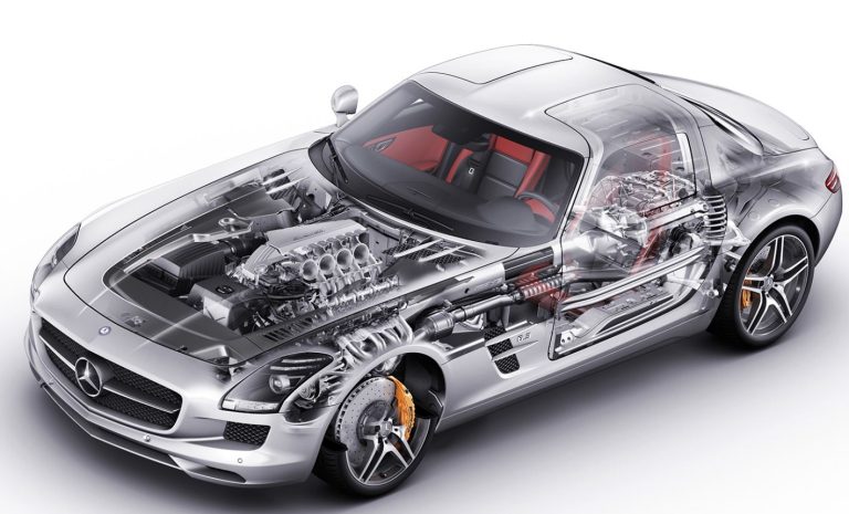 Mercedes SLS AMG grise vue de trois quarts avant, avec ses portes papillon ouvertes.