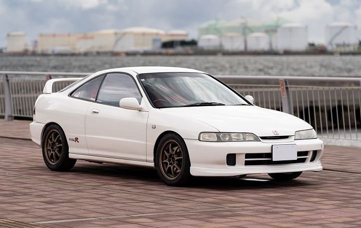 Honda Integra Type R DC2 japonaise vue de trois-quarts avant