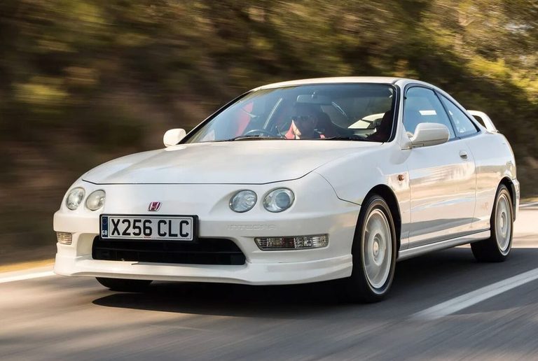 Honda Integra Type R DC2 européenne avec ses quatre phares ronds