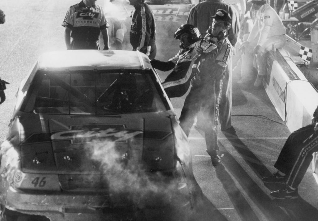 Voiture n°46 de Cole Trickle dans les stands dans Jours de tonnerre