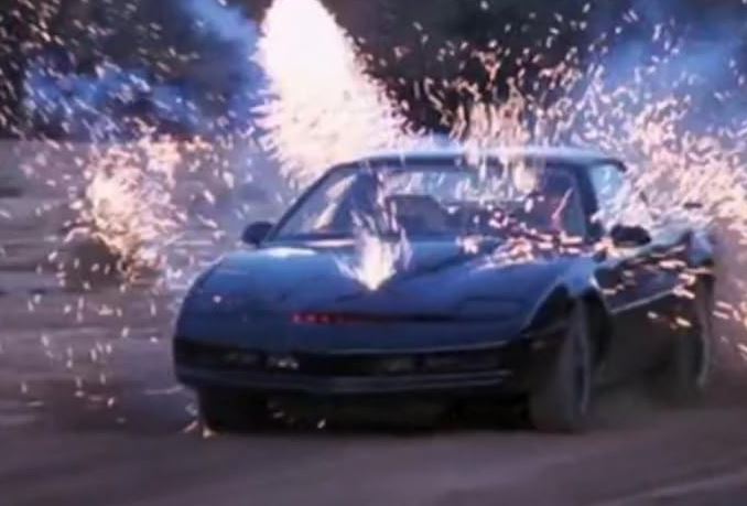 KITT effectuant une cascade dans la série K2000