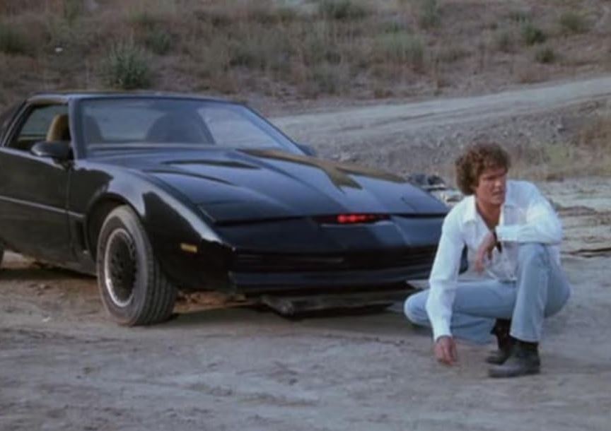 David Hasselhoff aux côtés de KITT dans la série K2000